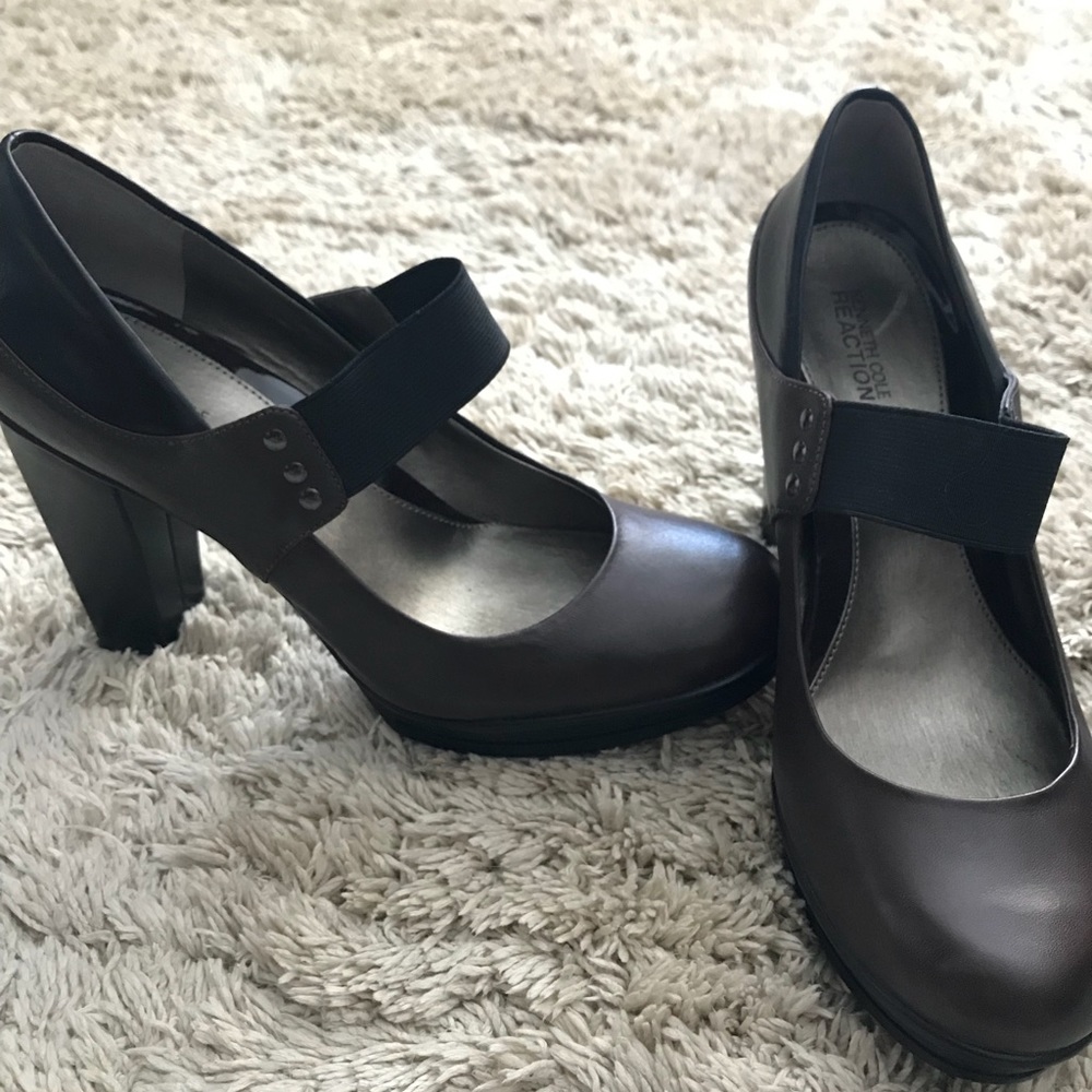 Kenneth Cole Reaction Cheer Leader pumps.